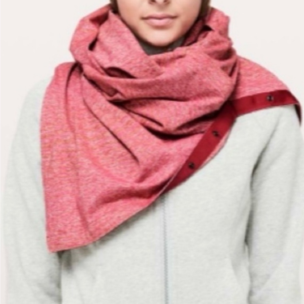 Lululemon Customizable Snap Scarf.